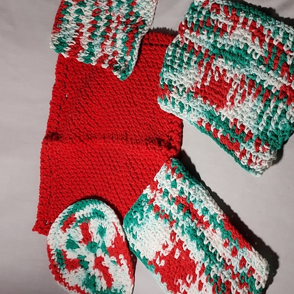 Vintage Christmas 5 Piece Crochet Hot Dish Mats - Picture 1 of 9